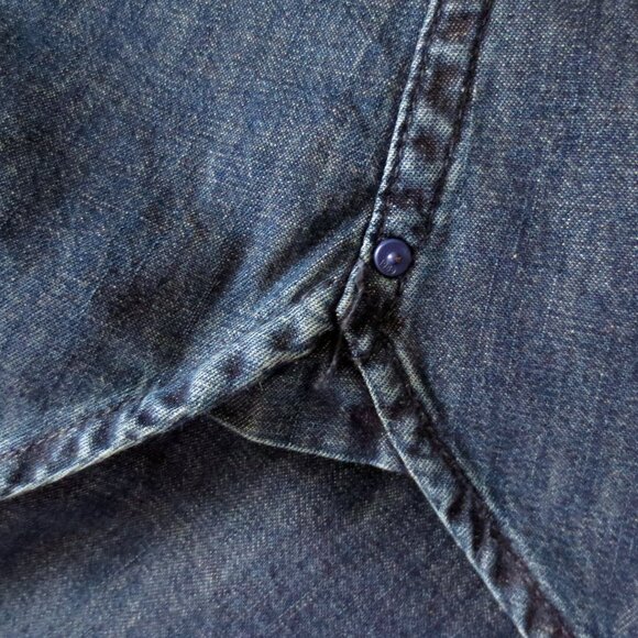 Gap 1969 Dark Blue Denim Button Down Jeans Shirt with Silver Stud Pocket Details - Picture 5 of 6
